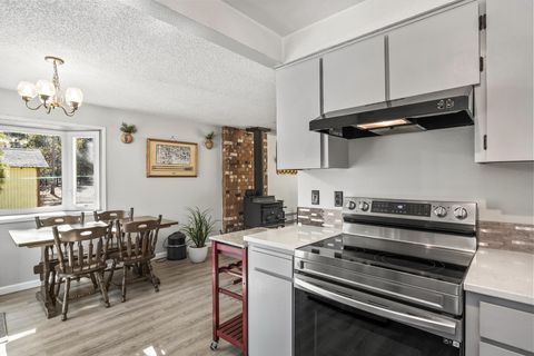 Tiny photo for 16532 Fawn Court, La Pine, OR 97739 (MLS # 220215767)