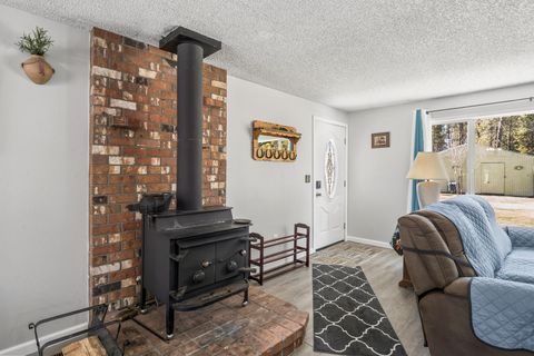 Tiny photo for 16532 Fawn Court, La Pine, OR 97739 (MLS # 220215767)