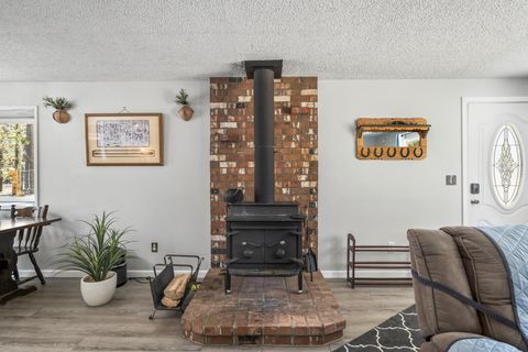 Tiny photo for 16532 Fawn Court, La Pine, OR 97739 (MLS # 220215767)