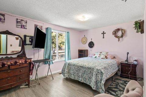 Tiny photo for 16532 Fawn Court, La Pine, OR 97739 (MLS # 220215767)