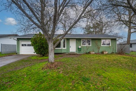 Photo of 7758 Hale Way, White City, OR 97503 (MLS # 220215503)