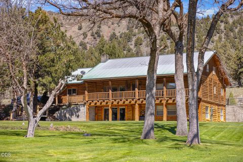 Photo of 16305 N East Ochoco Highway, Prineville, OR 97754 (MLS # 220223790)