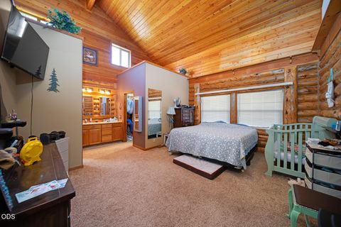 Tiny photo for 16305 N East Ochoco Highway, Prineville, OR 97754 (MLS # 220223790)