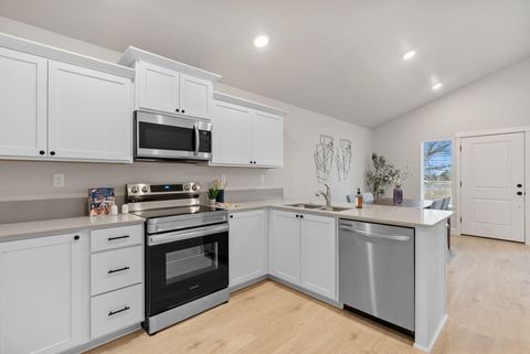 Tiny photo for 4083 SW Obsidian Place #151, Redmond, OR 97756 (MLS # 220213684)