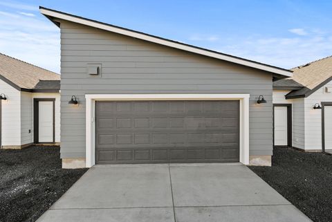 Tiny photo for 4083 SW Obsidian Place #151, Redmond, OR 97756 (MLS # 220213684)
