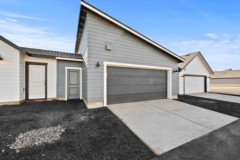 Tiny photo for 4083 SW Obsidian Place #151, Redmond, OR 97756 (MLS # 220213684)
