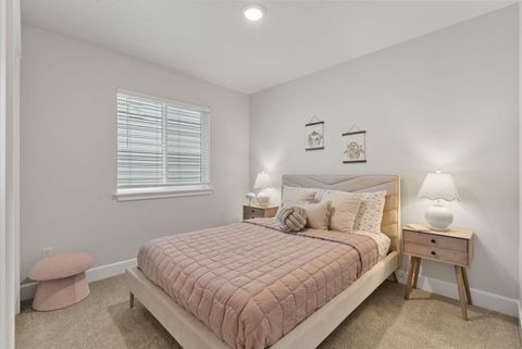 Tiny photo for 4083 SW Obsidian Place #151, Redmond, OR 97756 (MLS # 220213684)