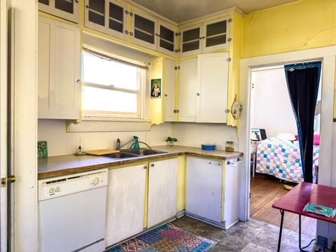 Tiny photo for 625 N 2nd Street, Klamath Falls, OR 97601 (MLS # 220211268)