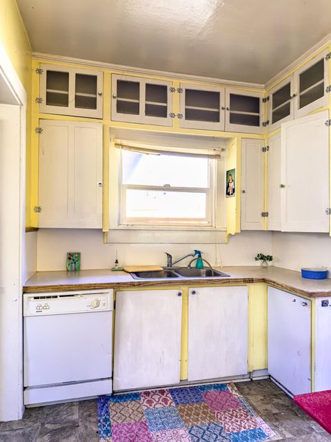 Tiny photo for 625 N 2nd Street, Klamath Falls, OR 97601 (MLS # 220211268)