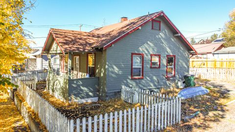 Photo of 625 N 2nd Street, Klamath Falls, OR 97601 (MLS # 220211268) Photo of 625 N 2nd Street, Klamath Falls, OR 97601 (MLS # 220211268)