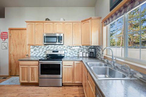 Tiny photo for 16676 McClintock Place, La Pine, OR 97739 (MLS # 220206524)