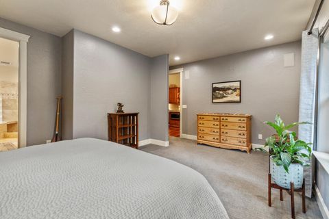 Tiny photo for 11209 Merganser Road, Klamath Falls, OR 97601 (MLS # 220213429)