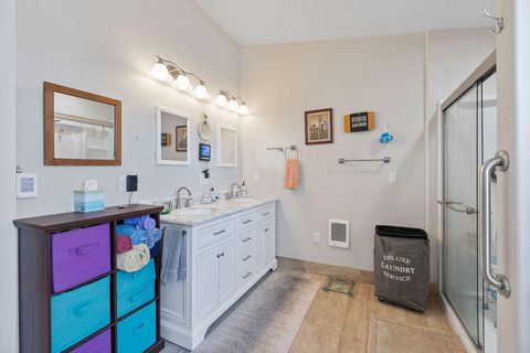 Tiny photo for 15333 NW oneil Highway, Redmond, OR 97756 (MLS # 220209417)