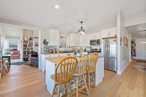 Tiny photo for 15333 NW oneil Highway, Redmond, OR 97756 (MLS # 220209417)