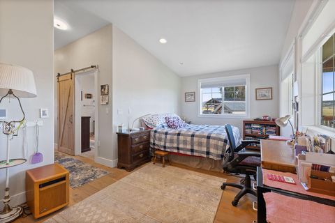 Tiny photo for 15333 NW oneil Highway, Redmond, OR 97756 (MLS # 220209417)