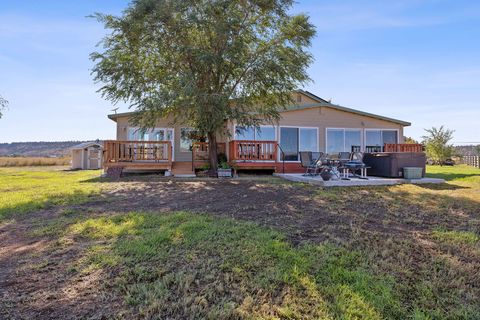 Tiny photo for 15333 NW oneil Highway, Redmond, OR 97756 (MLS # 220209417)
