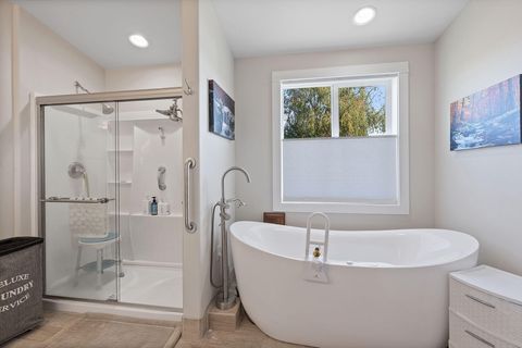 Tiny photo for 15333 NW oneil Highway, Redmond, OR 97756 (MLS # 220209417)