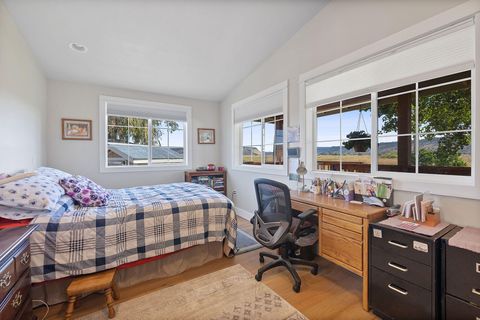 Tiny photo for 15333 NW oneil Highway, Redmond, OR 97756 (MLS # 220209417)