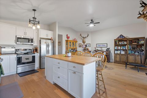 Tiny photo for 15333 NW oneil Highway, Redmond, OR 97756 (MLS # 220209417)