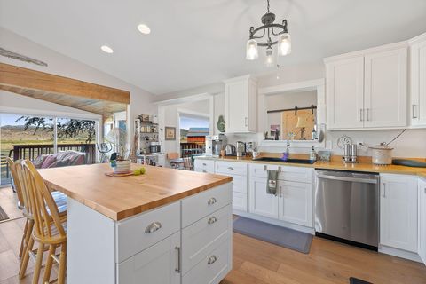 Tiny photo for 15333 NW oneil Highway, Redmond, OR 97756 (MLS # 220209417)