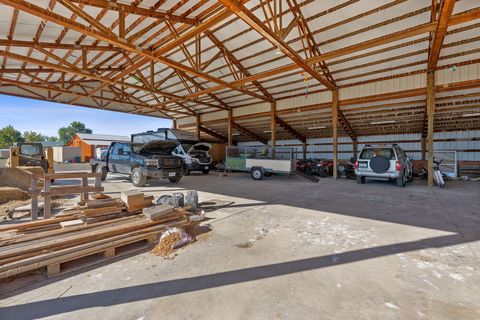 Tiny photo for 15333 NW oneil Highway, Redmond, OR 97756 (MLS # 220209417)