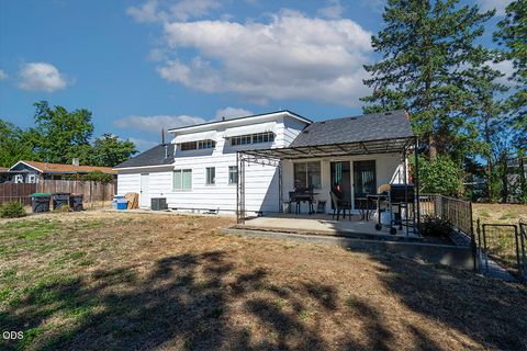 Tiny photo for 225 Cheryl Lane, Phoenix, OR 97535 (MLS # 220225406)