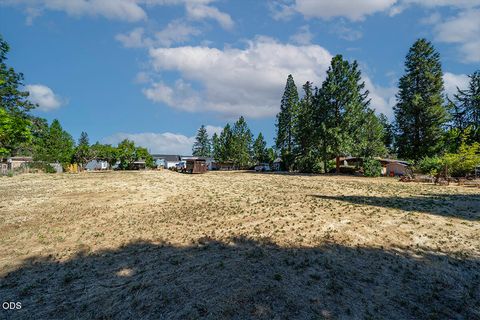 Tiny photo for 225 Cheryl Lane, Phoenix, OR 97535 (MLS # 220225406)