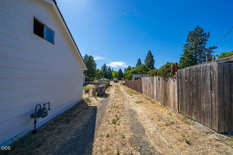 Tiny photo for 225 Cheryl Lane, Phoenix, OR 97535 (MLS # 220225406)