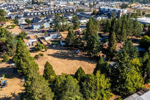 Tiny photo for 225 Cheryl Lane, Phoenix, OR 97535 (MLS # 220225406)