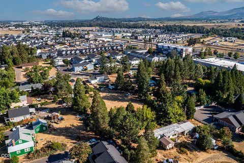 Tiny photo for 225 Cheryl Lane, Phoenix, OR 97535 (MLS # 220225406)