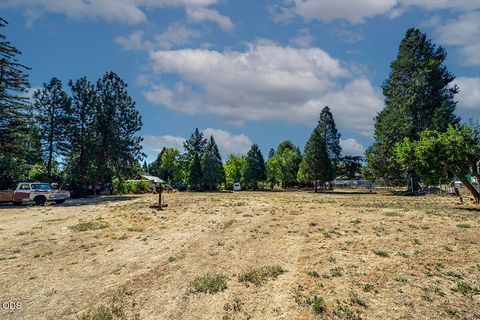 Tiny photo for 225 Cheryl Lane, Phoenix, OR 97535 (MLS # 220225406)