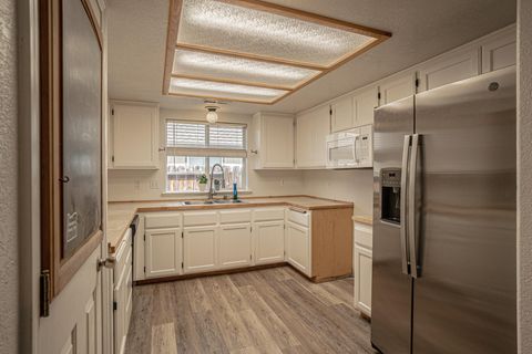 Tiny photo for 8022 Brie Terrace, White City, OR 97503 (MLS # 220219355)