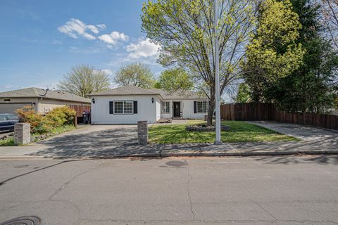 Tiny photo for 8022 Brie Terrace, White City, OR 97503 (MLS # 220219355)