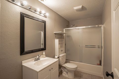 Tiny photo for 8022 Brie Terrace, White City, OR 97503 (MLS # 220219355)