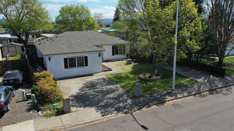 Tiny photo for 8022 Brie Terrace, White City, OR 97503 (MLS # 220219355)