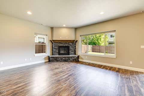 Tiny photo for 3129 NE Flagstone AVE, Bend, OR 97701 (MLS # 220226688)