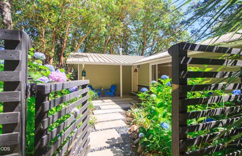 Tiny photo for 886 Palmer Road, Ashland, OR 97520 (MLS # 220224643)