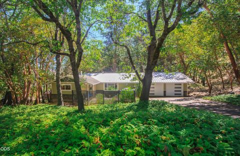 Photo of 886 Palmer Road, Ashland, OR 97520 (MLS # 220224643)