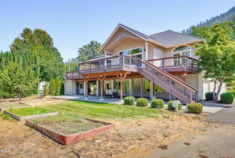 Tiny photo for 8158 Rogue River Highway, Grants Pass, OR 97527 (MLS # 220226657)