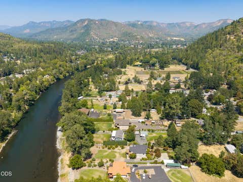 Tiny photo for 8158 Rogue River Highway, Grants Pass, OR 97527 (MLS # 220226657)