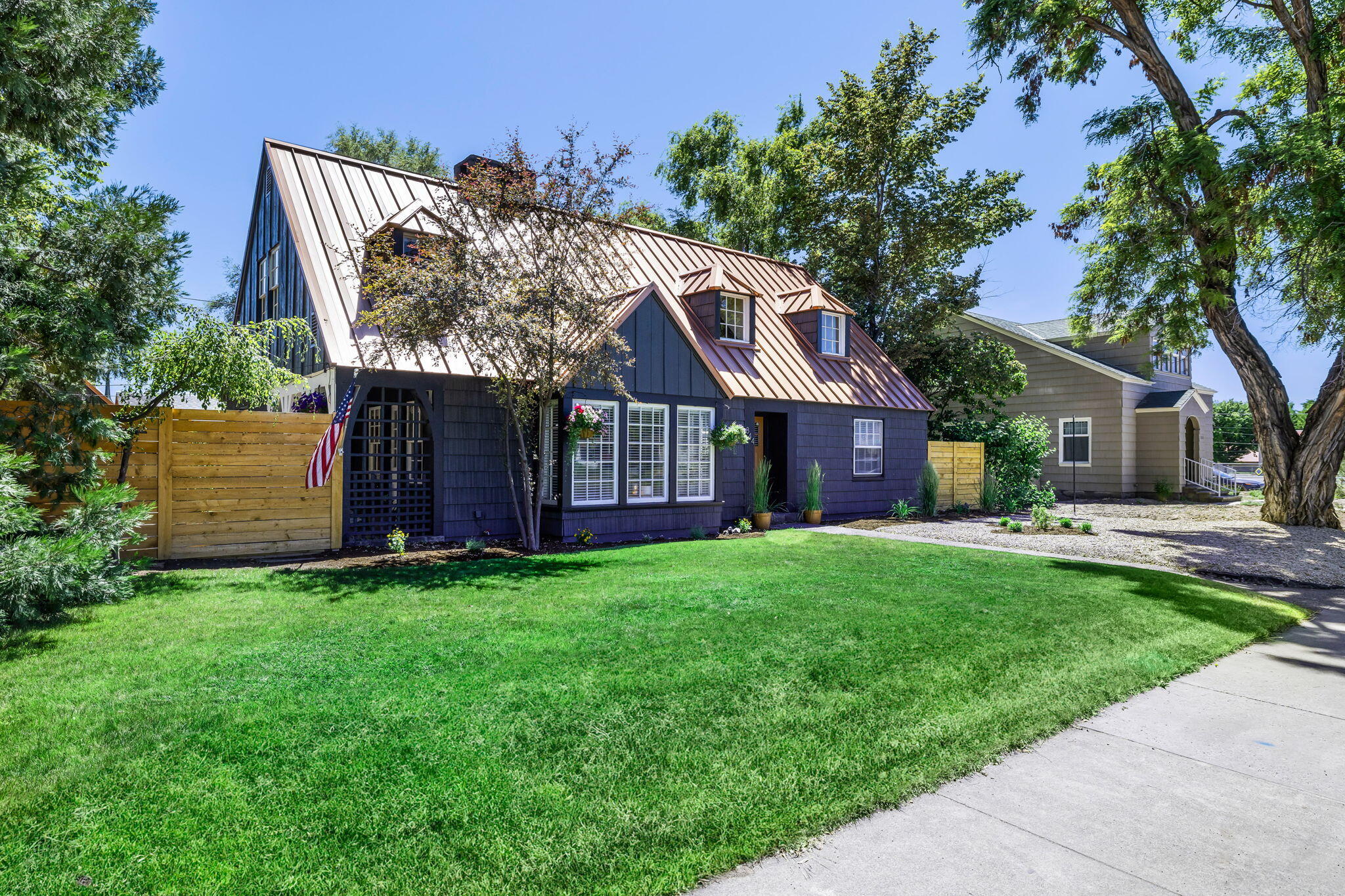 844 NE 3rd Street
