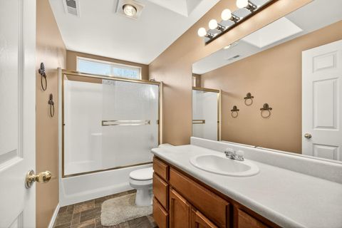 Tiny photo for 577 C Street, Phoenix, OR 97535 (MLS # 220212670)