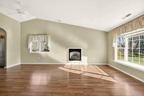 Tiny photo for 577 C Street, Phoenix, OR 97535 (MLS # 220212670)