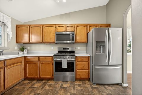 Tiny photo for 577 C Street, Phoenix, OR 97535 (MLS # 220212670)