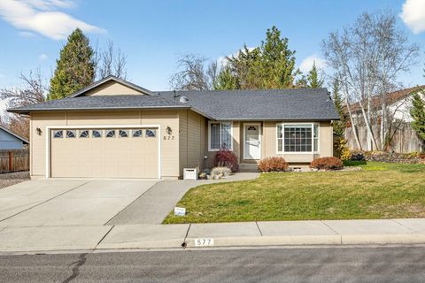 Photo of 577 C Street, Phoenix, OR 97535 (MLS # 220212670)