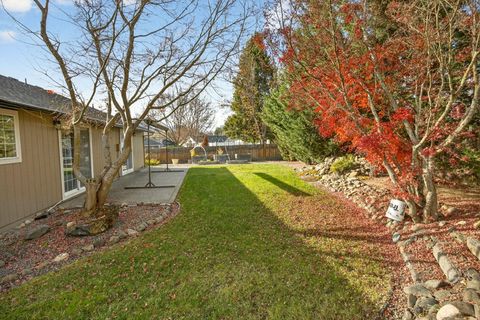 Tiny photo for 577 C Street, Phoenix, OR 97535 (MLS # 220212670)