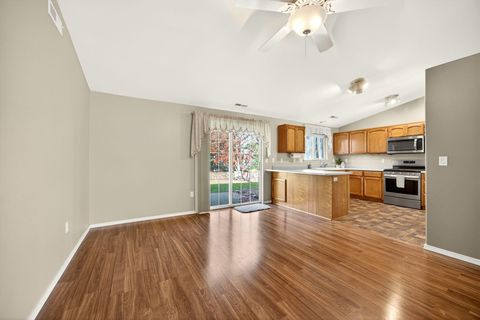 Tiny photo for 577 C Street, Phoenix, OR 97535 (MLS # 220212670)