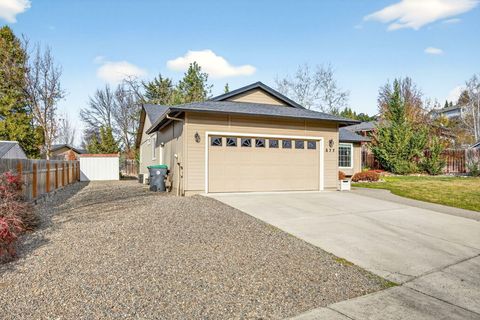 Tiny photo for 577 C Street, Phoenix, OR 97535 (MLS # 220212670)