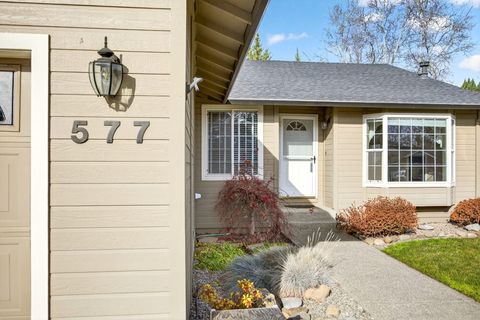 Tiny photo for 577 C Street, Phoenix, OR 97535 (MLS # 220212670)