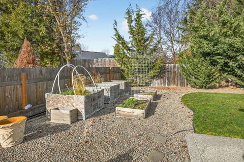 Tiny photo for 577 C Street, Phoenix, OR 97535 (MLS # 220212670)